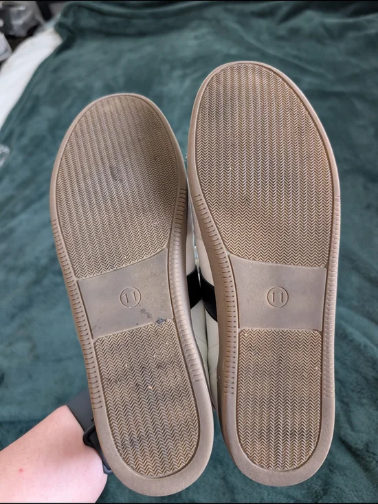 Universal Thread White sneakers - Picture 5 of 5